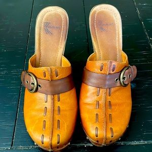 White Mountain- platform mules, brown and cognac leather